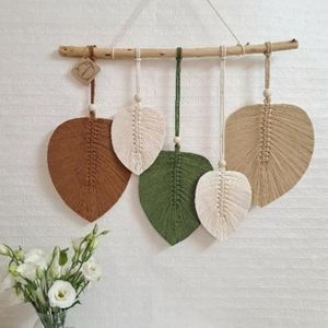 خرید اینترنتی دیوارکوب برگ مکرومه با چوب طبیعی رنگبندی دلخواه برند آرت بیوتی مدل راحیل