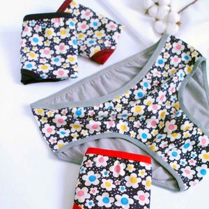 فروش اینترنتی شورت زنانه نهال نخ پنبه جلو چاپ طرح سونیا (پک 6 عددی )