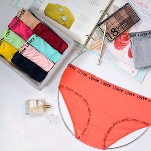 شورت زنانه نخی پنبه نهال ساده طرح love سایز های lو3xl(رنگ بندی رندوم پک 6عددی )