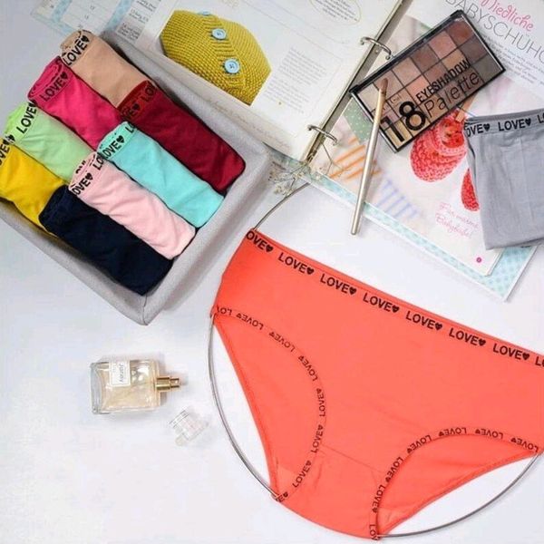 شورت زنانه نخی پنبه نهال ساده طرح love سایز های lو3xl(رنگ بندی رندوم پک 6عددی )