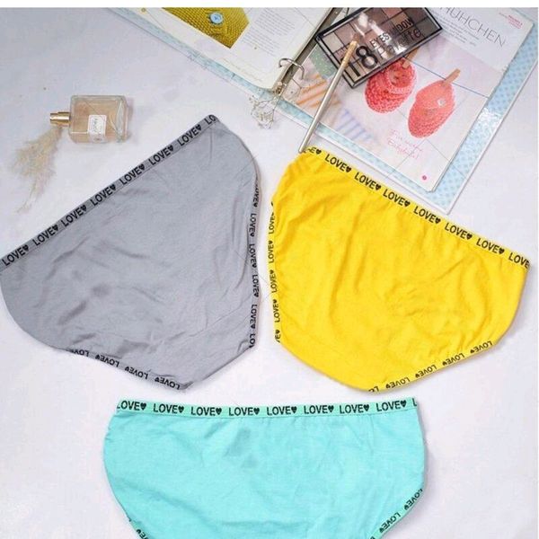 شورت زنانه نخی پنبه نهال ساده طرح love سایز های lو3xl(رنگ بندی رندوم پک 6عددی )