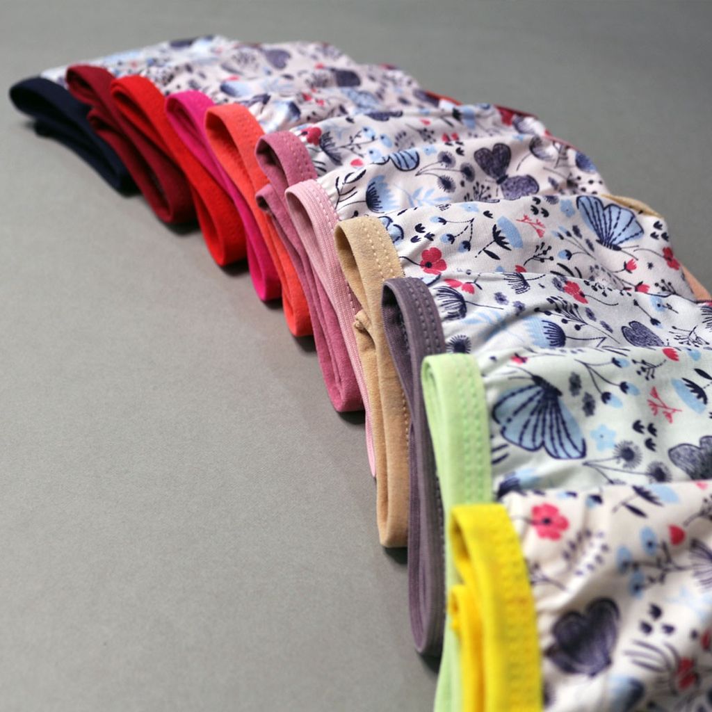 مشخصات شورت  نخی پنبه ی زنانه جلو چاپ طرح  شاپرک نهال (رنگبندی رندوم پک 6 عددی )