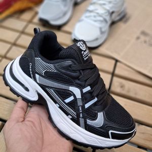 خرید اینترنتی کتانی اسیکس هانا