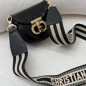 فروش اینترنتی کیف نیلای هانا