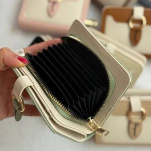 مشخصات کیف پول نیور هانا