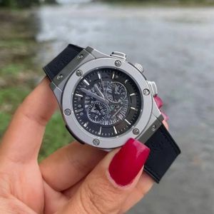 مشخصات ساعت مردانه هابلوت HUBLOT