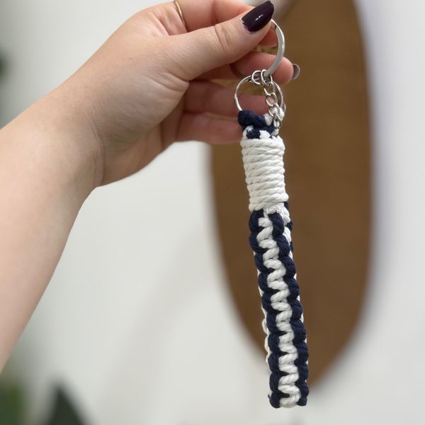 جاسوییچی مکرومه بافی اماده ارسال سورمه ای سفید