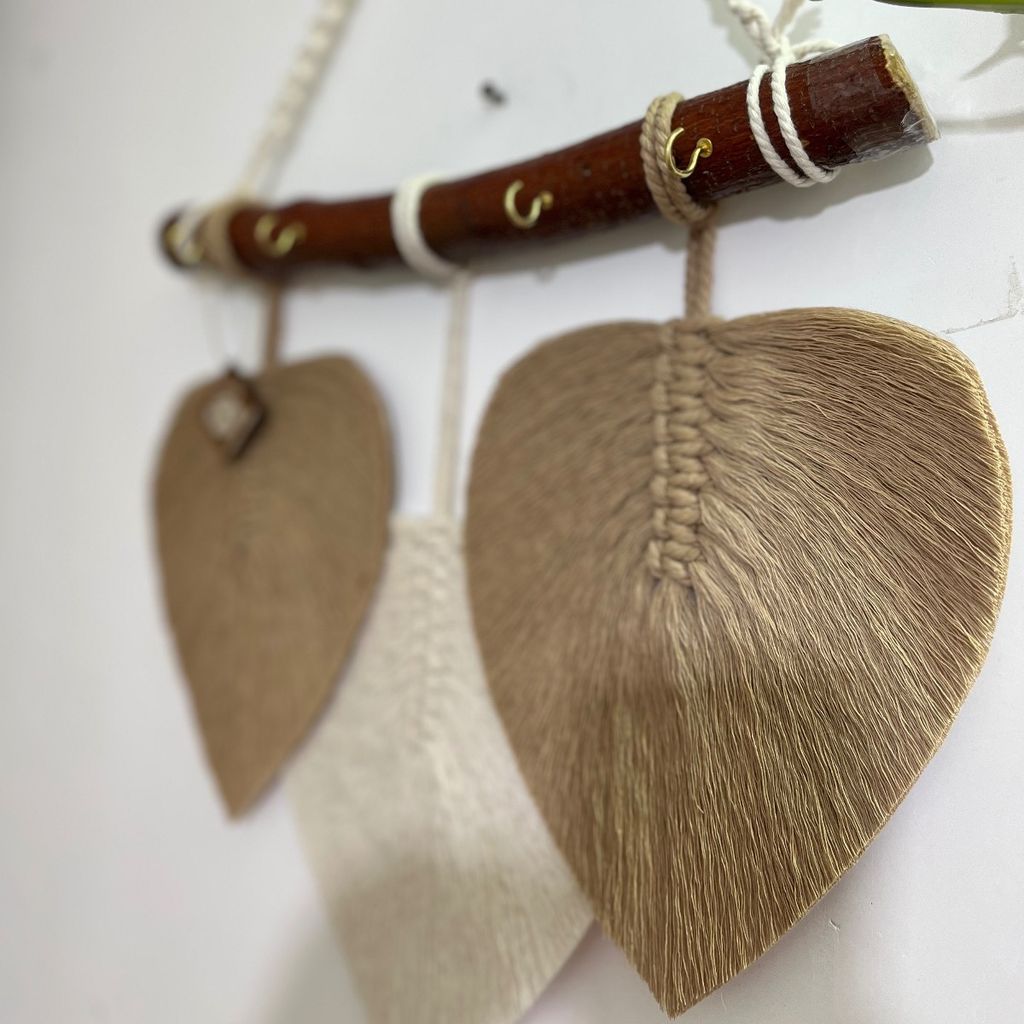 خرید انلاین جاکلیدی سه برگ مکرومه طرح نورا