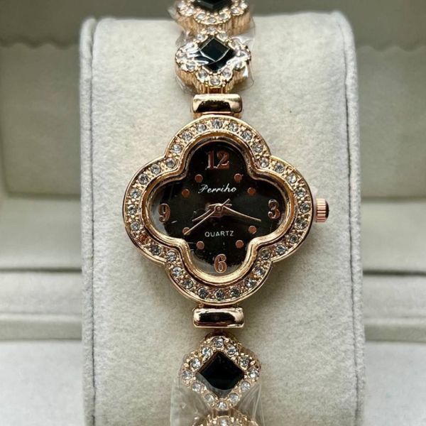 ساعت زنانه نگین رنگی