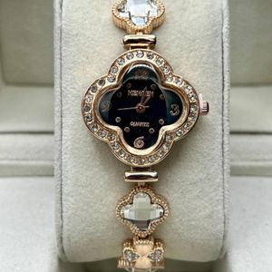 خرید اینترنتی ساعت زنانه نگین رنگی