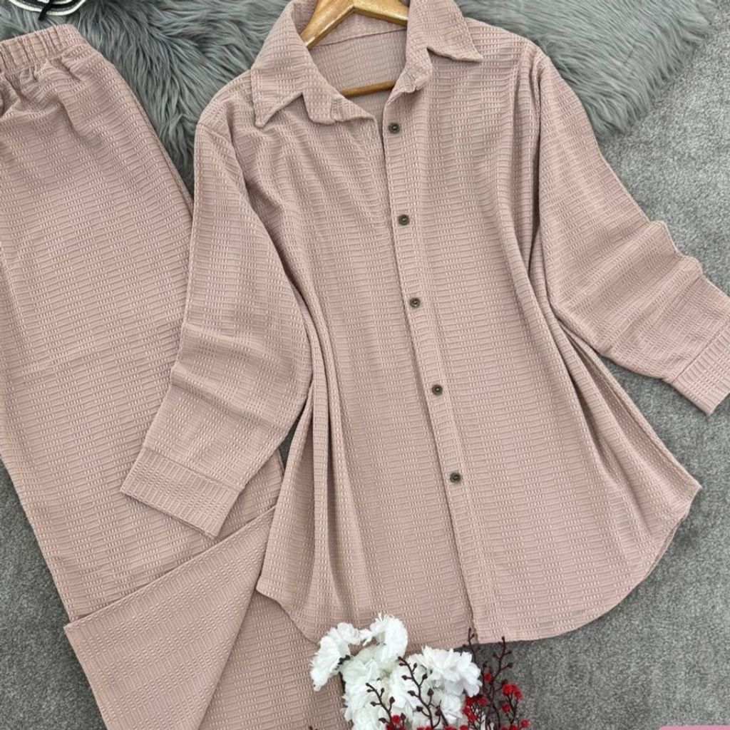 مشخصات ست مانتو شلوار بیسکوییتی