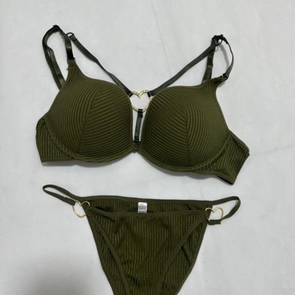 ست لباس زیر زنانه