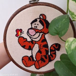 خرید انلاین دیوارکوب پانچ دوزی مدل تیگر