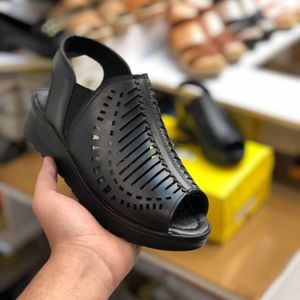 خرید انلاین صندل زنانه تابستانه بغل کش مشکی