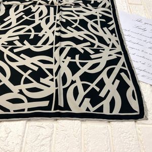 مشخصات روسری ابریشم توییل