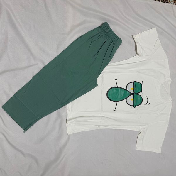 ست تیشرت سفید عروسکی و شلوارک زنانه