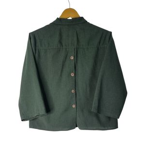 خرید انلاین شومیز کوتاه زنانه مدل پشت دکمه رنگ سبز تیره