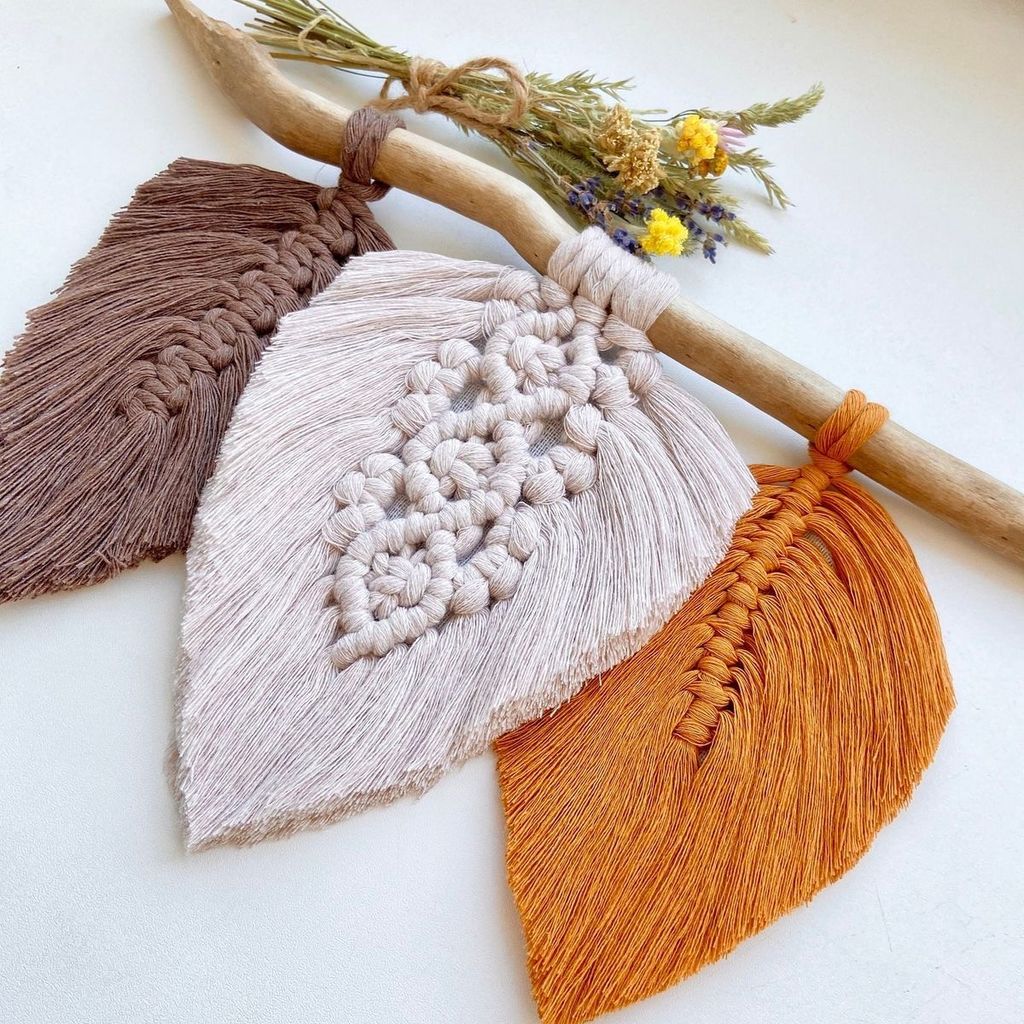 خرید انلاین دیوارکوب سه برگ مکرومه طرح شادان