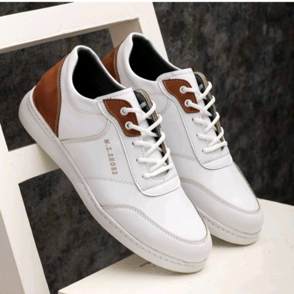 فروش اینترنتی کفش اسپرت مردانه مدل شاتل رنگ سفید عسلی