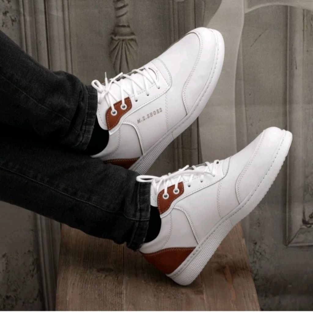 خرید آنلاین کفش اسپرت مردانه مدل شاتل رنگ سفید عسلی