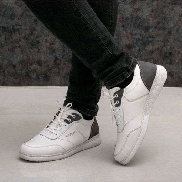 کفش اسپرت مردانه مدل شاتل رنگ سفید طوسی