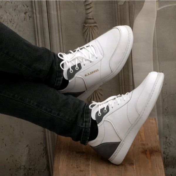 کفش اسپرت مردانه مدل شاتل رنگ سفید طوسی