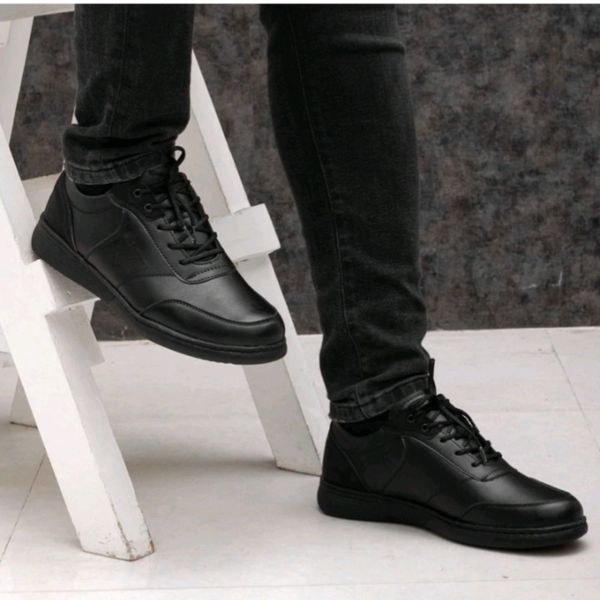 کفش اسپرت مردانه مدل شاتل رنگ تمام مشکی