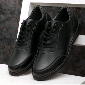 خرید اینترنتی کفش اسپرت مردانه مدل شاتل رنگ تمام مشکی