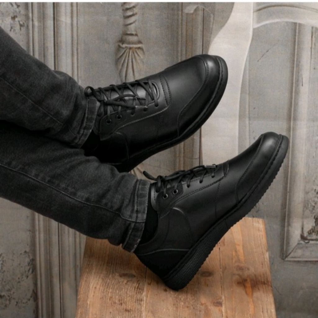 خرید اینترنتی کفش اسپرت مردانه مدل شاتل رنگ تمام مشکی