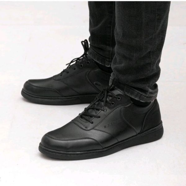 کفش اسپرت مردانه مدل شاتل رنگ تمام مشکی