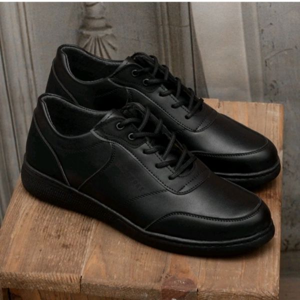 کفش اسپرت مردانه مدل شاتل رنگ تمام مشکی