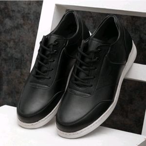 خرید انلاین کفش اسپرت مردانه مدل شاتل رنگ مشکی زیره سفید