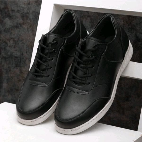 کفش اسپرت مردانه مدل شاتل رنگ مشکی زیره سفید