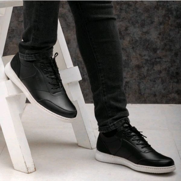 کفش اسپرت مردانه مدل شاتل رنگ مشکی زیره سفید