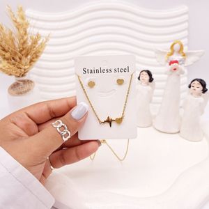 خرید اینترنتی ست گوشواره و گردنبند طرح ضربان قلب طلایی استیل