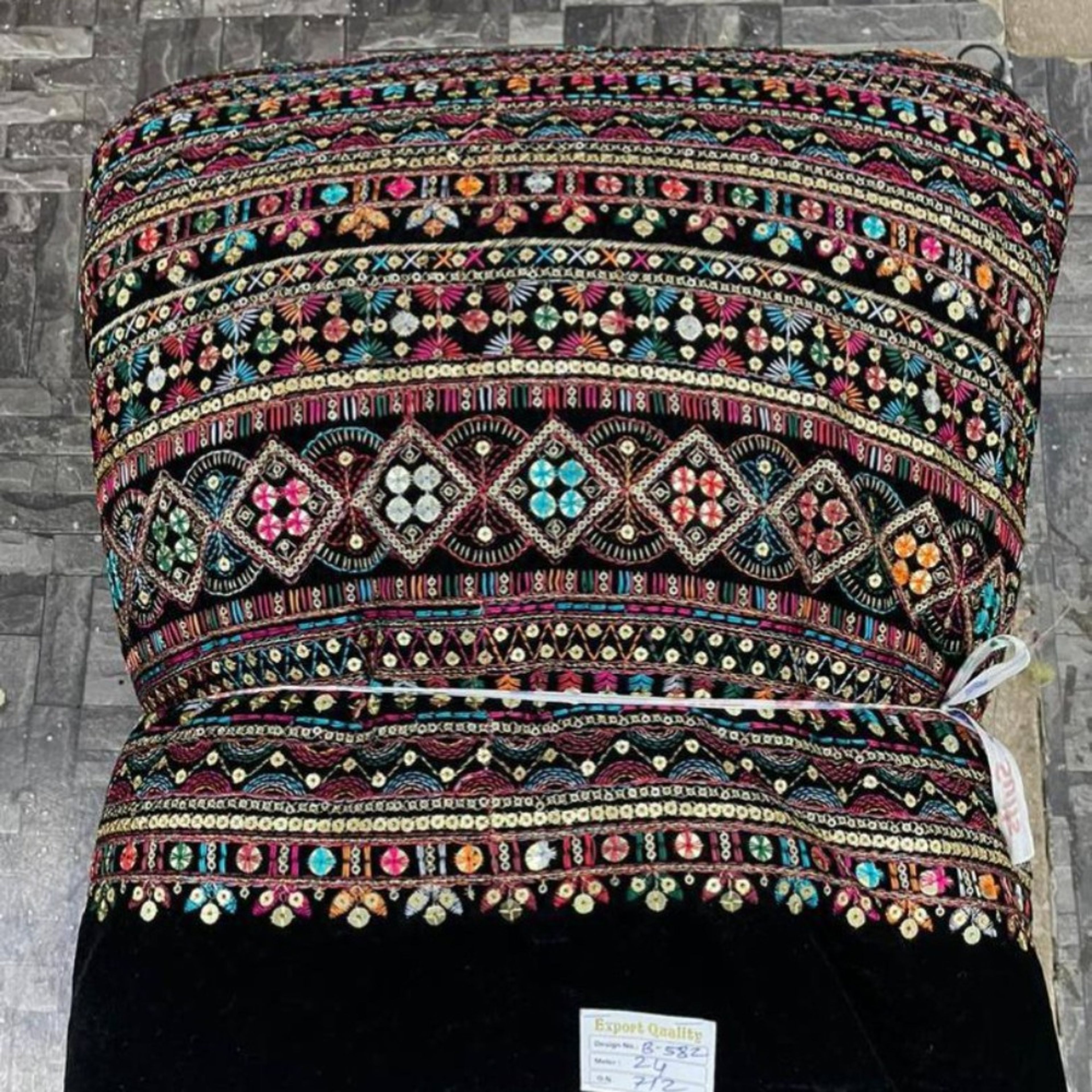 مشخصات مخمل سوزندوزی B582
