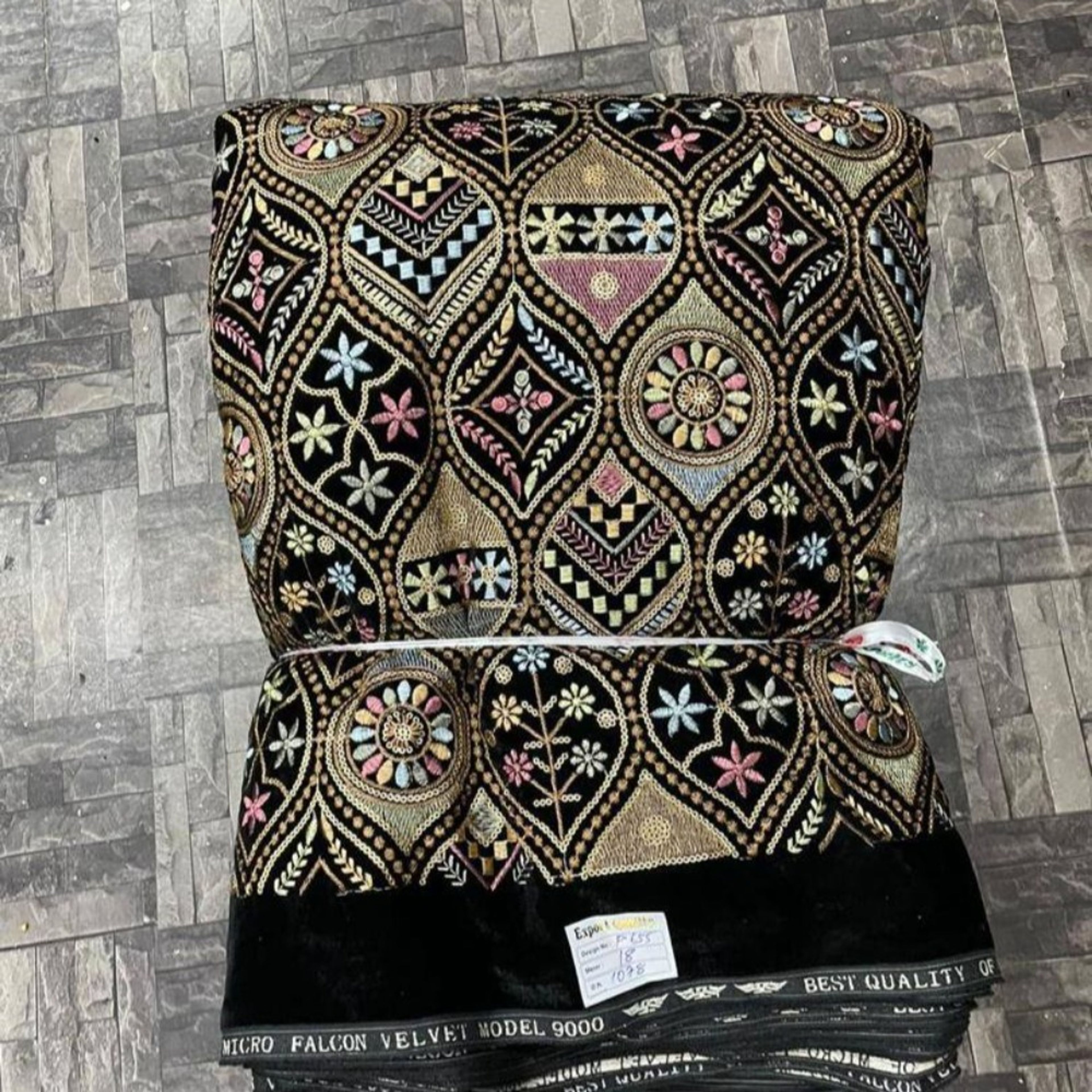 خرید انلاین مخمل سوزندوزی P655