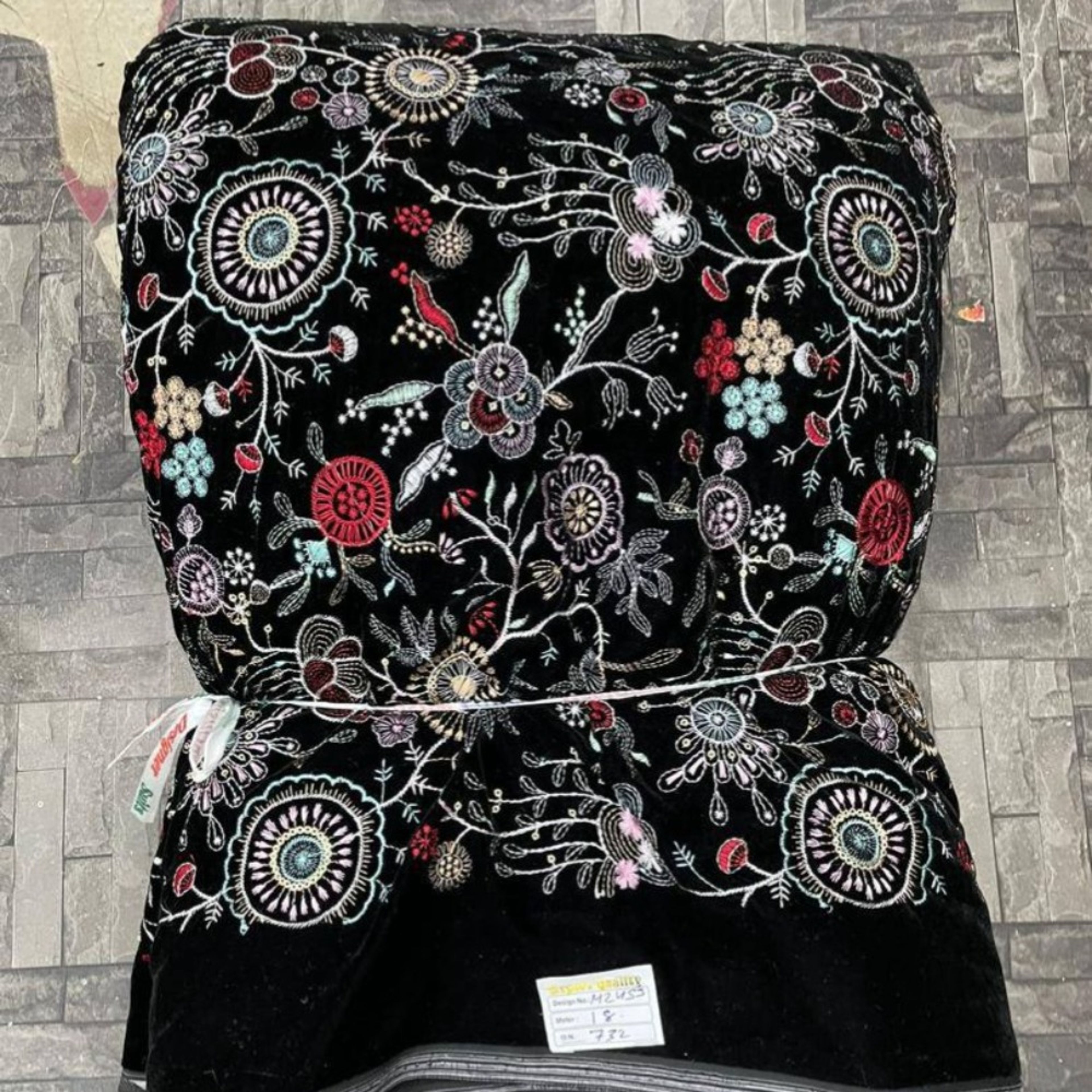 خرید انلاین مخمل سوزندوزی M2453