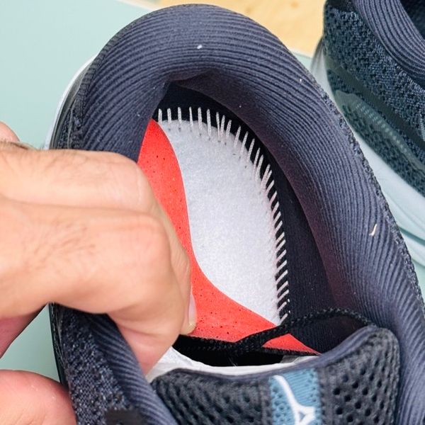 کتونی رانینگ میزانو آسترو پلاس MIZUNO Wave rider کد 4051801