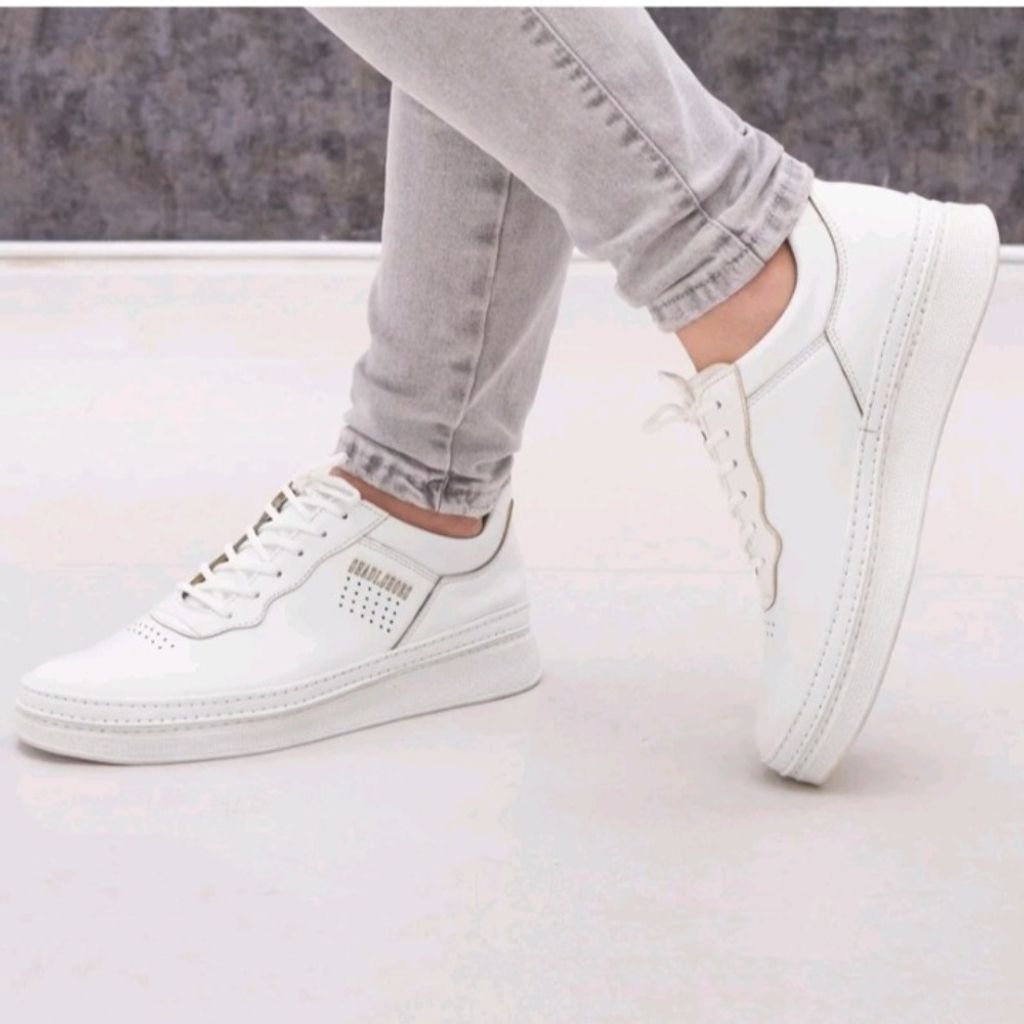 فروش اینترنتی کفش کتونی مردانه مدل فروزان رنگ سفید