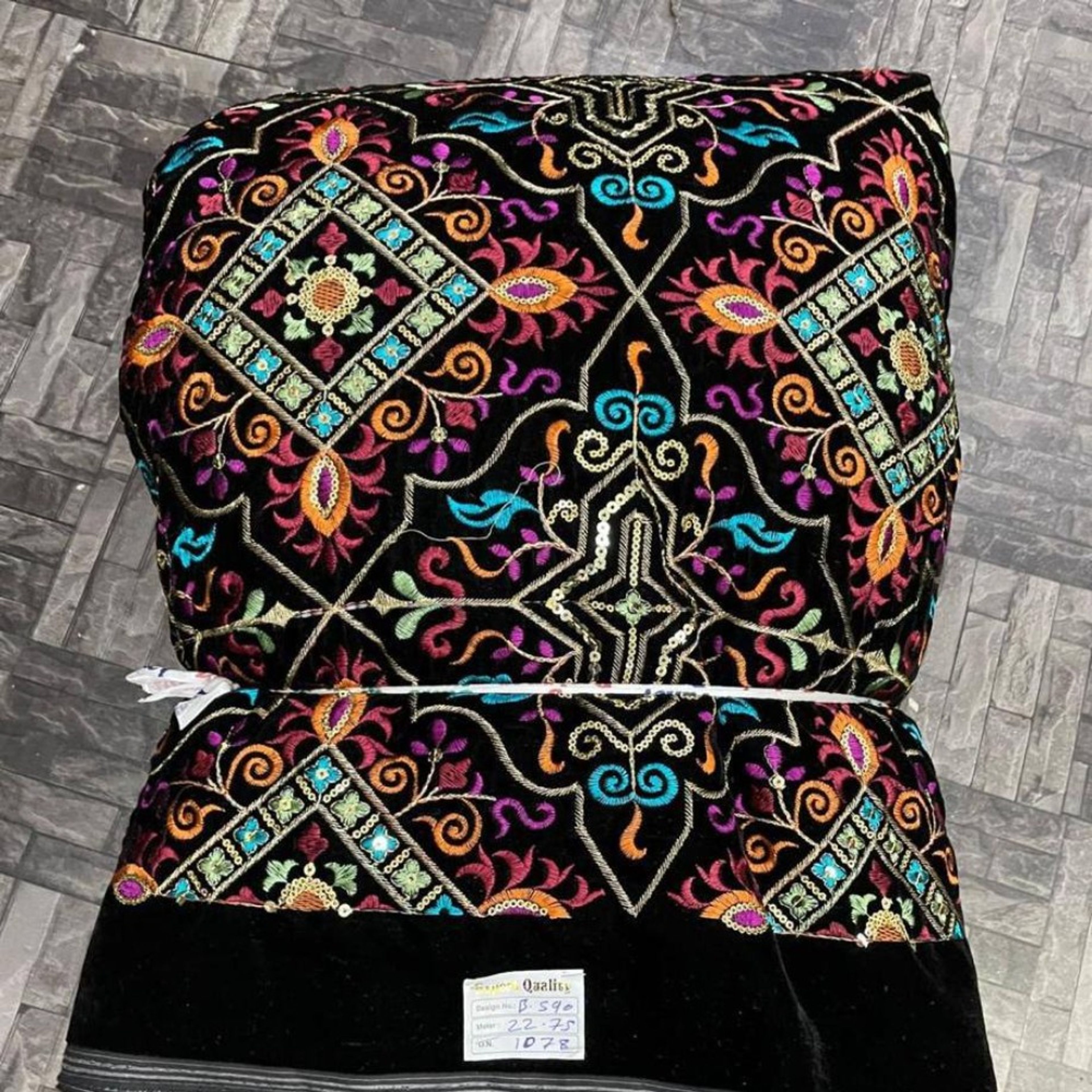 خرید اینترنتی مخمل سوزندوزی B590