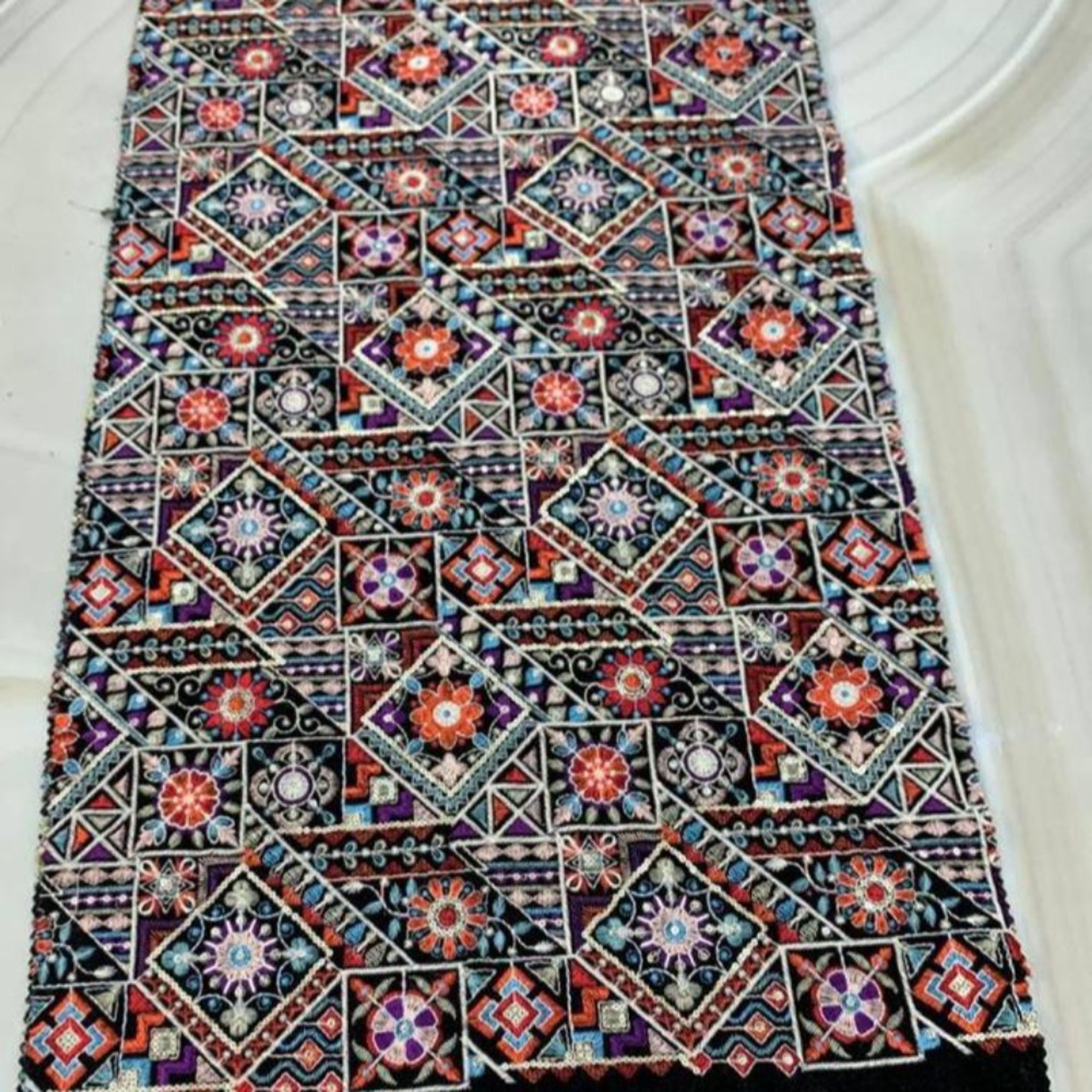 مشخصات مخمل سوزندوزی S658