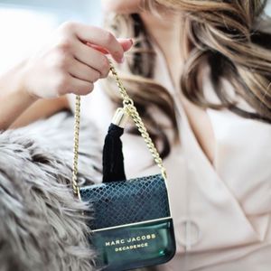 قیمت ارزان عطر ادکلن مارک جاکوبز دکادنس-Marc Jacobs Decadence مناسب فصول سرد سال مانن