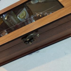 مشخصات جا کاردی چوبی طرح قفل دار
