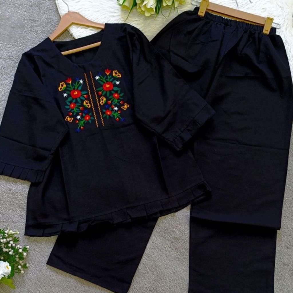 مشخصات ست مانتو شلوار