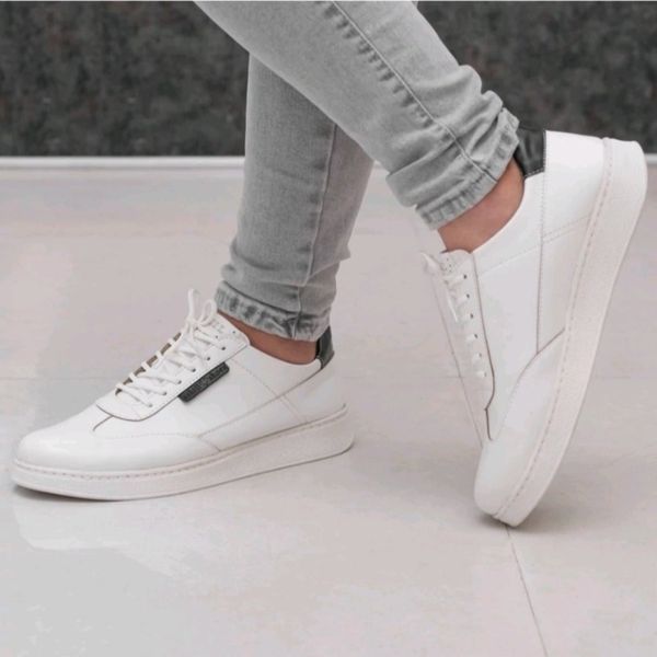 کفش کتونی مردانه مدل وندیک رنگ سفید مشکی