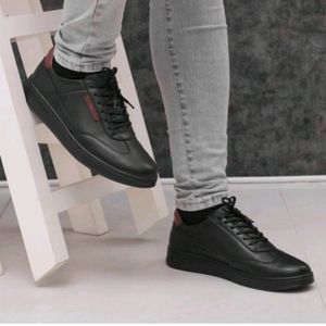 قیمت کفش کتونی مردانه مدل وندیک رنگ مشکی زرشکی