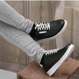 کفش کتونی مردانه مدل وندیک رنگ مشکی سفید زیره سفید