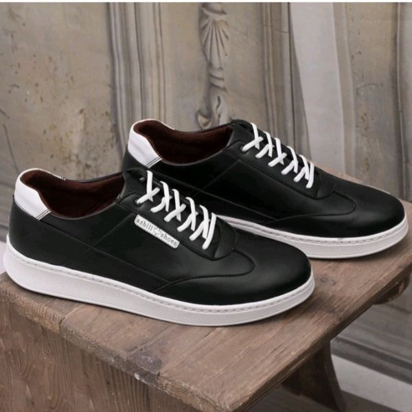 کفش کتونی مردانه مدل وندیک رنگ مشکی سفید زیره سفید