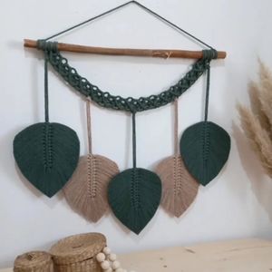 دیوار کوب مدل برگ سبز کارشده با نخ مکرومه